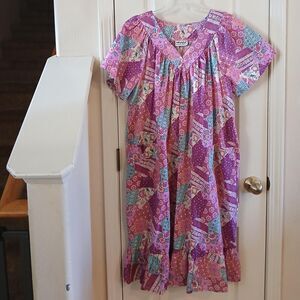 Vintage floral patchwork print muumuu house dress short sleeves 2 front pockets